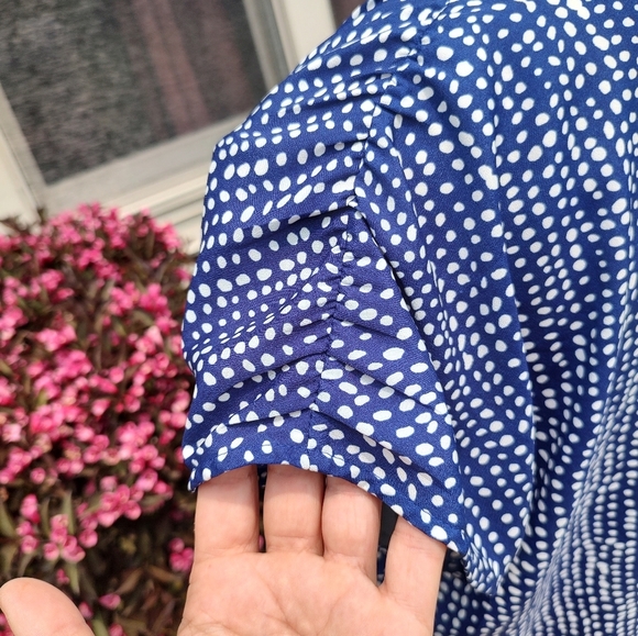 💥3/$20 Medium Polka Dot Collective Concepts Top! - Picture 6 of 9